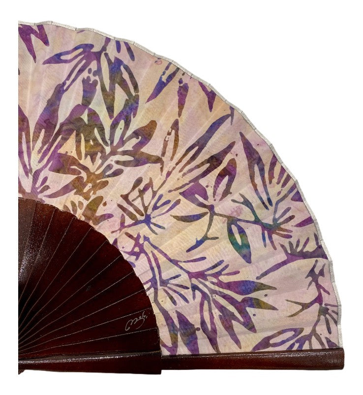 Abanico de madera de abedul con tela pintada