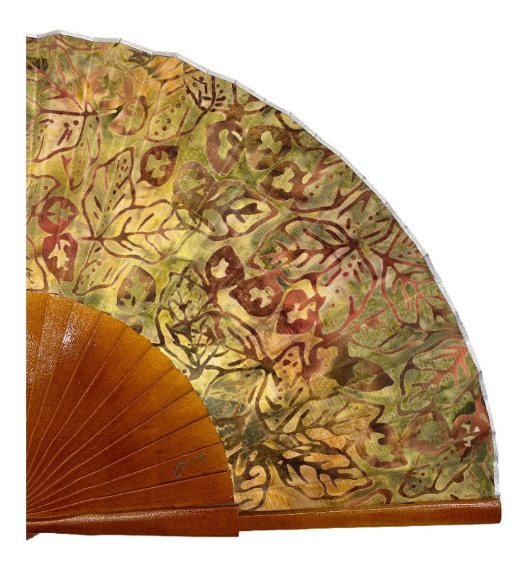 Abanico de madera de abedul con tela pintada