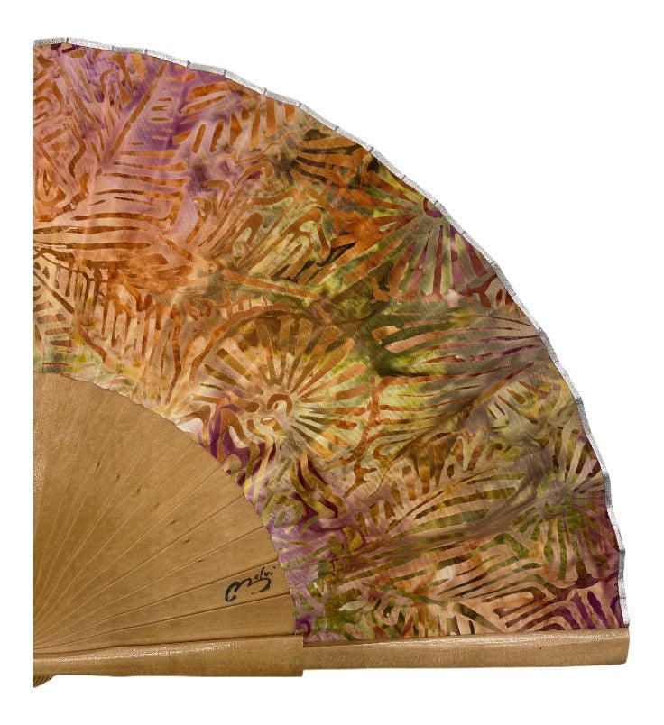 Abanico de madera de abedul con tela pintada